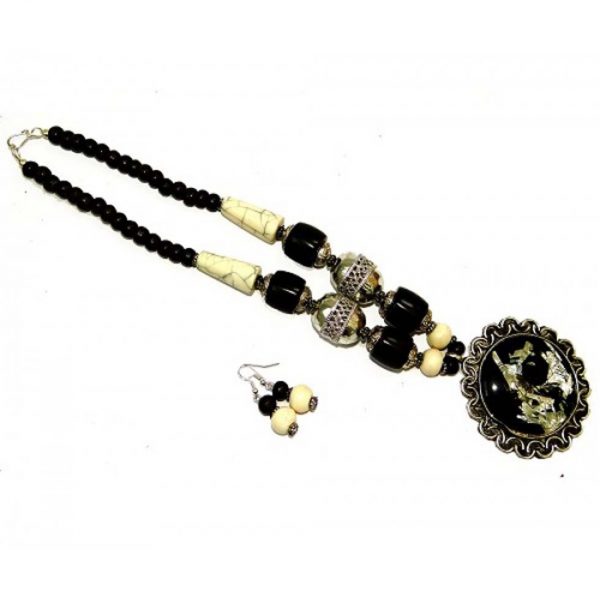 Banjara necklace – Black and White