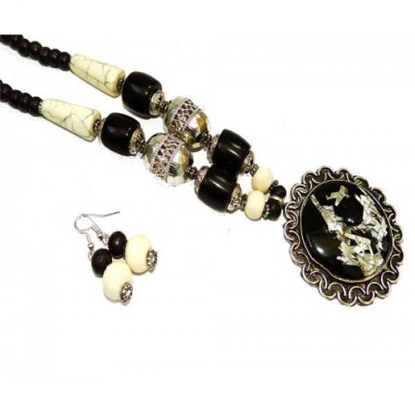 Banjara necklace – Black and White