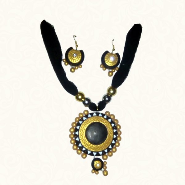 terracotta-jewellery-necklace-black-silk-thread