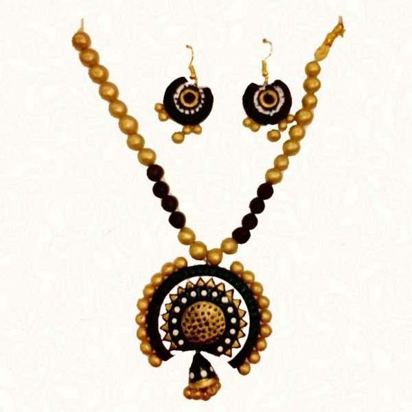 terracotta-jewellery-necklace-gold-and-maroon